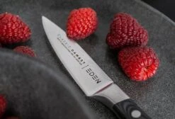Eden Classic Damast Couteau à Larder Et à Garnir 9 Cm -Victorinox Boutique EQ2030 109 20 sfeerfoto