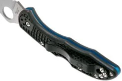 Spyderco Delica 4 Thin Blue Line C11FPSBKBL Couteau De Poche -Victorinox Boutique SPC11FPSBKBL 05 spyderco