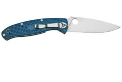 Spyderco Resilience Lightweight S35VN Blue C142PBL FRN Couteau De Poche -Victorinox Boutique SPC142PBL 02 spyderco