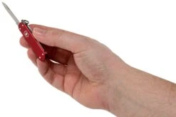 Victorinox Classic Alox Red 0.6221-20R4.KTE1 Knivesandtools Edition, Couteau Suisse -Victorinox Boutique VT0 6221 20R4 KTE1 06 victorinox