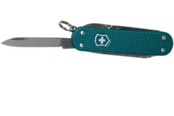 Victorinox Classic SD Alox Colors, Wild Jungle 0.6221.242G Couteau Suisse -Victorinox Boutique VT0 6221 242G 03 victorinox