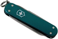 Victorinox Classic SD Alox Colors, Wild Jungle 0.6221.242G Couteau Suisse -Victorinox Boutique VT0 6221 242G 04 victorinox