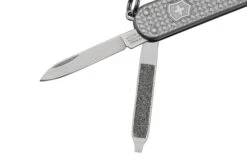 Victorinox Classic SD Precious Alox, Infinite Grey 0.6221.4031G Couteau Suisse -Victorinox Boutique VT0 6221 4031G 03 victorinox