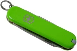 Victorinox Classic SD Colors, Smashed Avocado 0.6223.43G Couteau Suisse 10 Victorinox Classic SD Colors, Smashed Avocado 0.6223.43G Couteau Suisse -Victorinox Boutique VT0 6223 43G 04 victorinox
