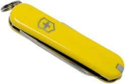Victorinox Classic SD Jaune 0.6223.8 Couteau Suisse -Victorinox Boutique VT0 6223 8 04 victorinox