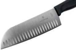 Victorinox SwissClassic 6.8523.17G Santoku Avec Alvéoles 17 Cm, Noir -Victorinox Boutique VT6 8523 17G 03 victorinox