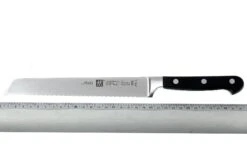 Zwilling - Professional « S » Couteau à Pain 20 Cm 9 Zwilling - Professional « S » Couteau à Pain 20 Cm -Victorinox Boutique ZW31026 200 04 zwilling professional s 31026 200 broodmes d4